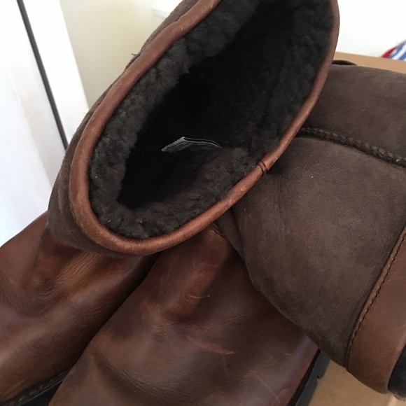 UGG AUSTRALIAN BOOTS - Picture 3 of 4